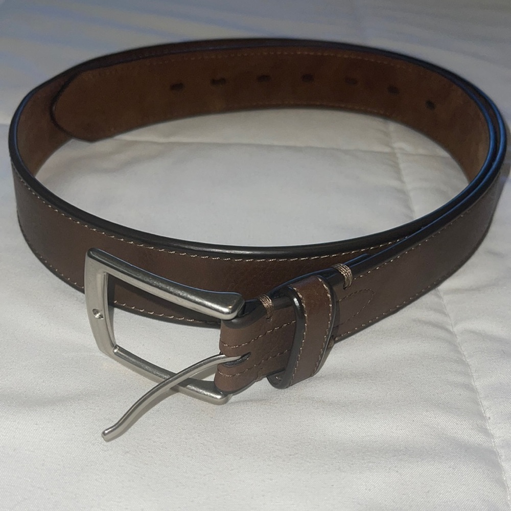 New- MENS brown faux leather belt, with silver buckle. Size 38.